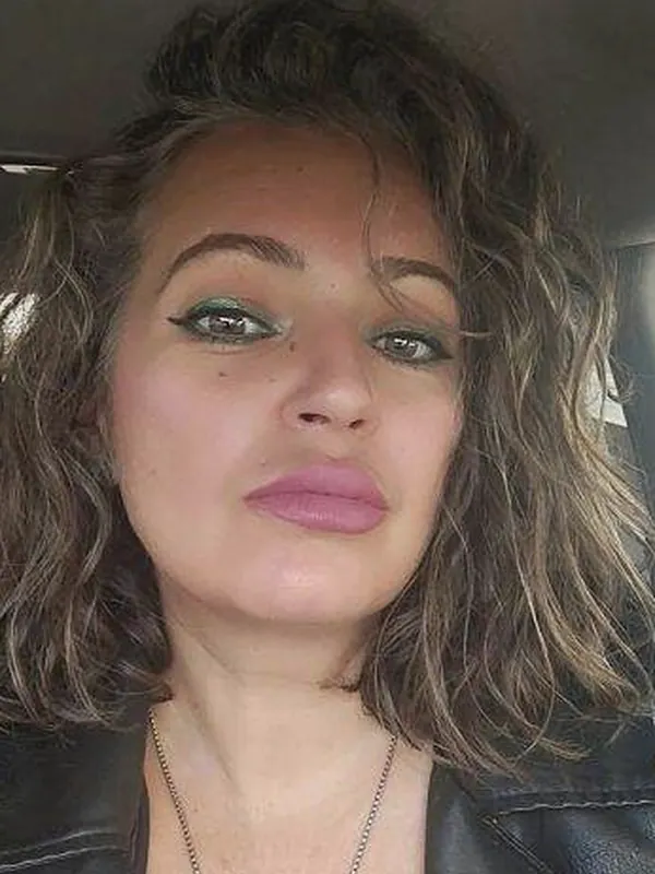 Cassandre, 28 ans, rencontre adulte à Aix-en-Provence