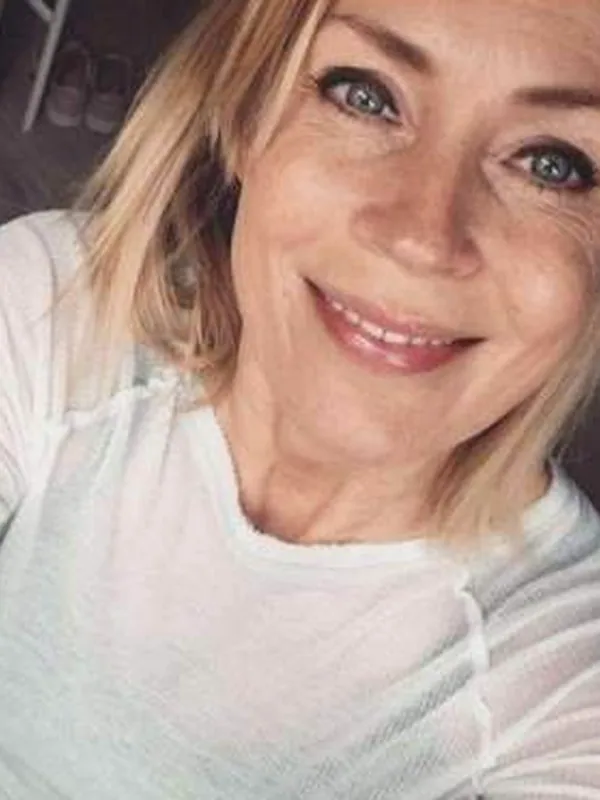 Agnès, 57 ans, rencontre adulte à Paris