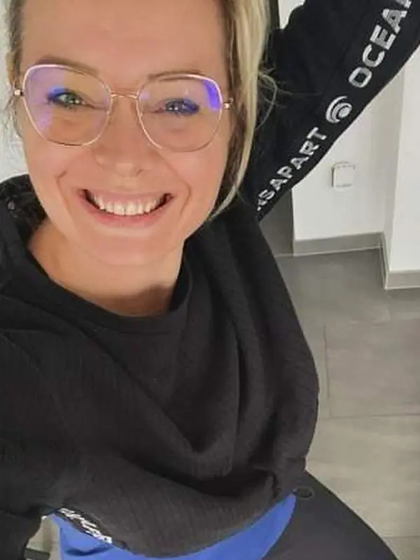Clémence, 31 ans, rencontre adulte à Pau