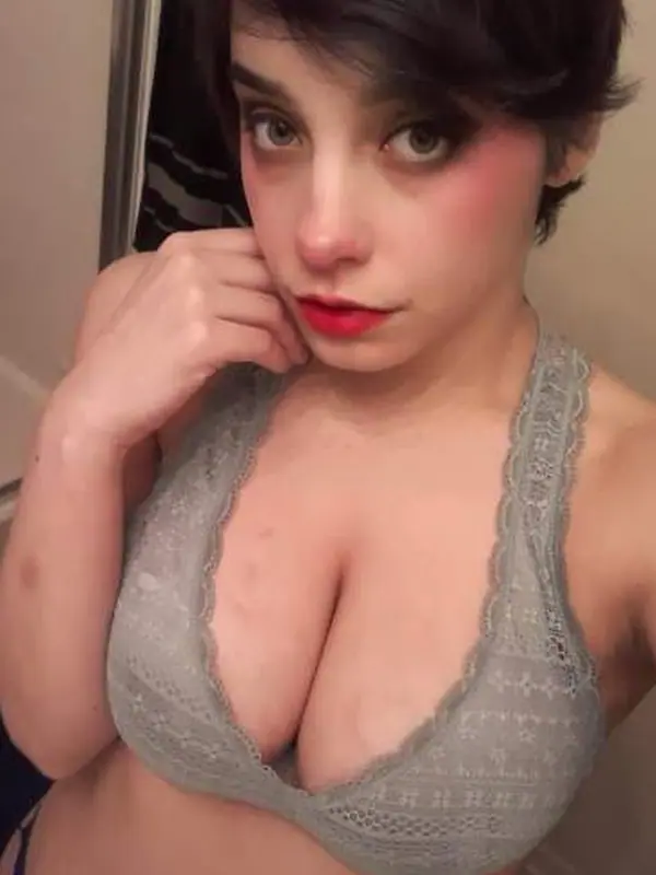 Jade, 25 ans, rencontre adulte à Saint-Etienne